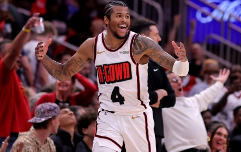 开云体育APP下载-转折点里昂单刀错失，NBA总决赛关键时刻攻防权衡，质疑声仍在，更衣室氛围转暖的简单介绍